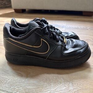 Nike Air Force 1 Low Black Leather Sneakers Women's Size‎ 9 AO2132 005